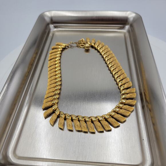 Vtg Cleopatra Choker Necklace 17" Gold Tone Egyptian Chunky Tassel Link Collar - Picture 11 of 12